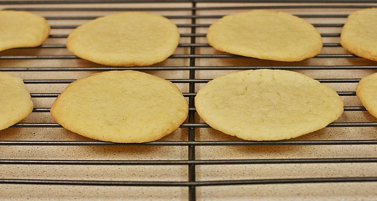Os biscoitos deverão esfriar por cinco minutos antes de serem consumidos