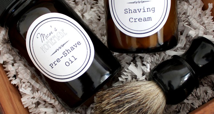 DIY Men's Shave Kit with Homemade Shaving Cream and Pre-Shave Oil. Free Printable!