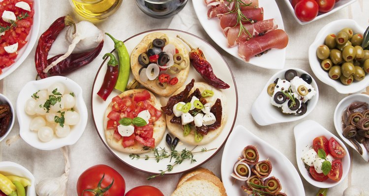Aperitivos bem apresentados e saborosos podem agradar suas visitas e poupar tempo na cozinha