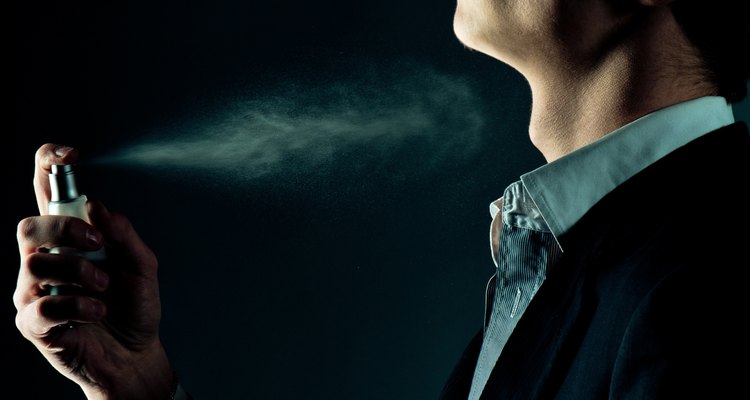Escolher um perfume não é uma tarefa simples, pois depende da reação da pele, do ritmo de vida, do momento do dia e das condições climáticas, entre outros fatores importantes