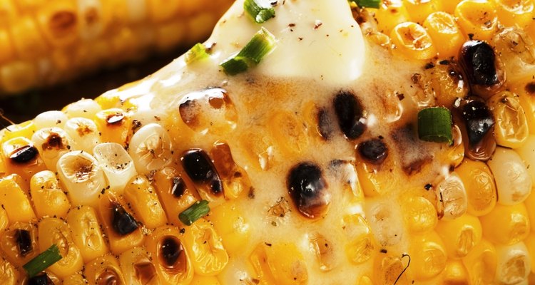 Um delicioso milho assado sem sujeira e em 30 minutos