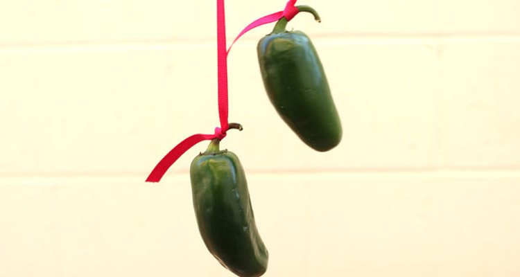 Haz una cinta con chiles.
