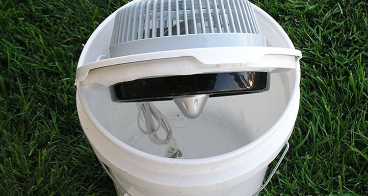 El ventilador instalado en la tapa.