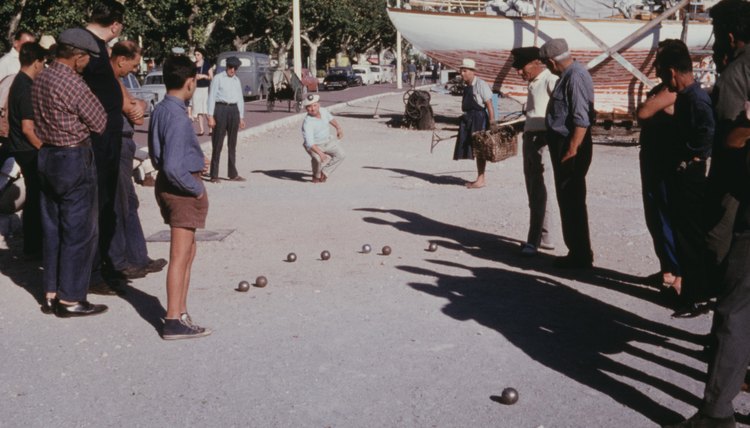 HOW TO PLAY PETANQUE EVERYWHERE, AT ANY ANYTIME AND ON ALL