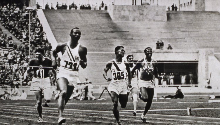 Jesse Owens In The Men's 100-m