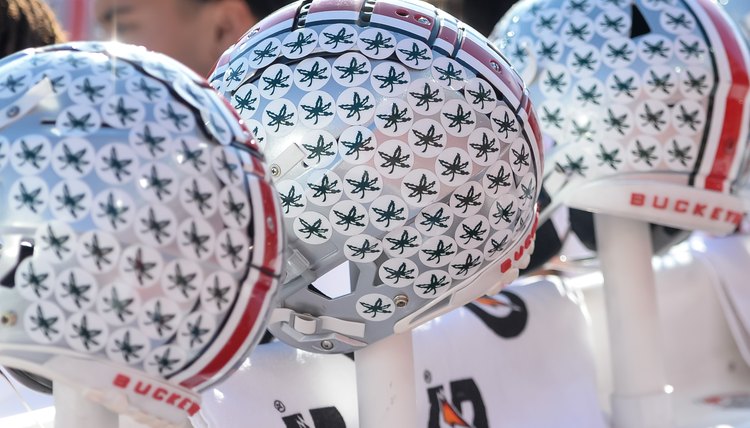 What does the green dot sticker on some NFL players' helmet mean? Is it a  brand logo? - Quora