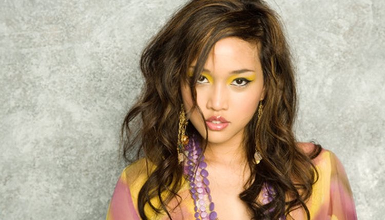 Looking for an online modeling school?