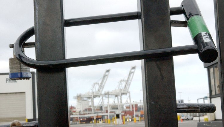 West Coast Dock Lockout Could Cost Billions