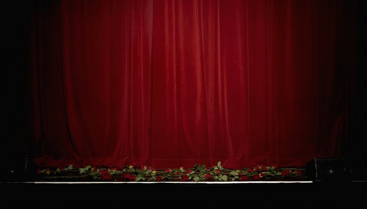 When the curtain falls on your narrative essay, its conclusion should satisfy readers.