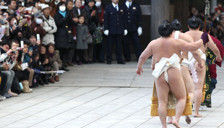 Sumo Grand Champions Celebrate The New Year