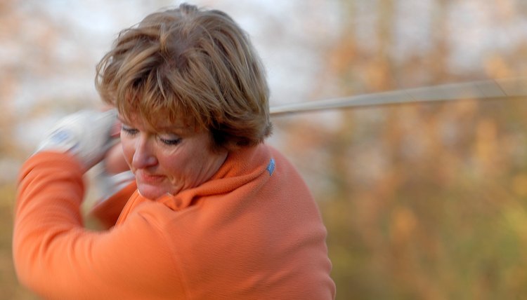 Women golfing