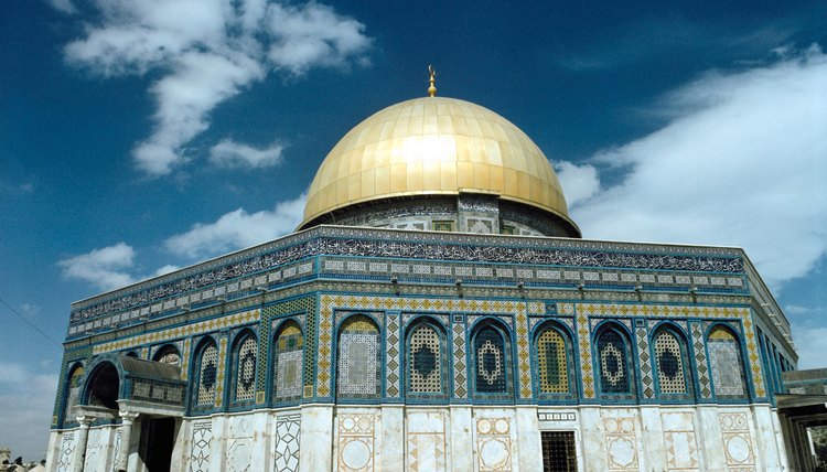 Christian artisans were hired to create mosaics for the Dome of Rock, and included some Christian motifs.