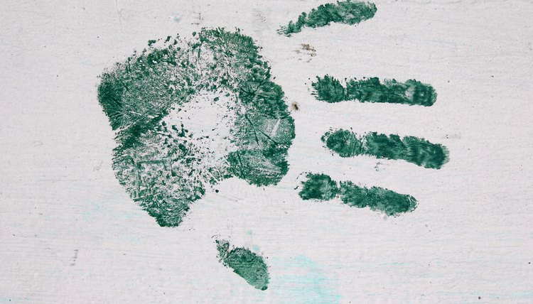 Turn your preschooler's handprint into a work of art.