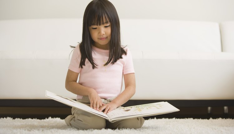 Certain strategies can be used to help first grade students understand the process of summarizing.
