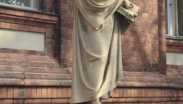 Tall statue of Martin Luther.