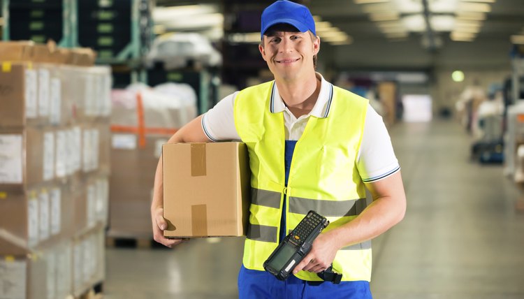 how much does the average warehouse worker make