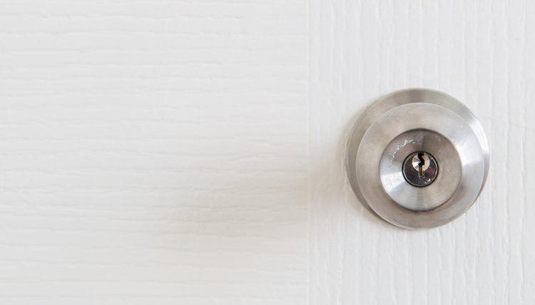 How to Exercise With a Doorknob Rope
