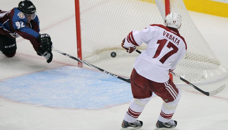 Phoenix Coyotes v Colorado Avalanche