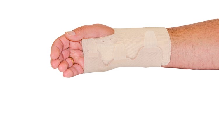 How to Care for a Broken Wrist at Home