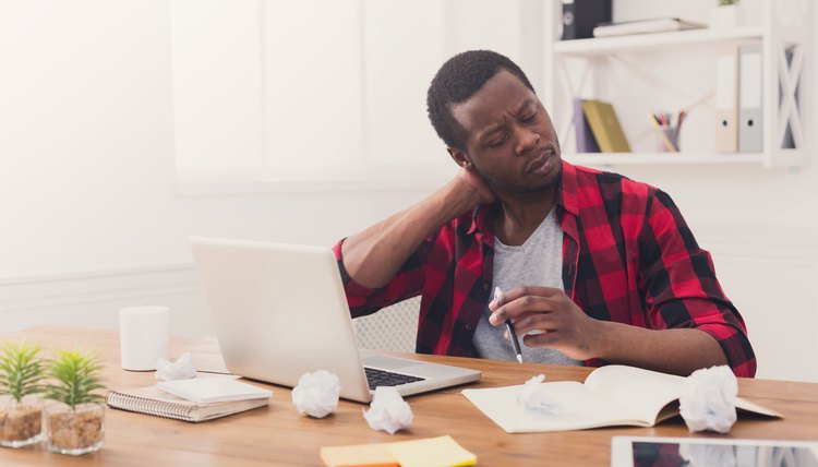 5 Ways to Treat a Stiff Neck
