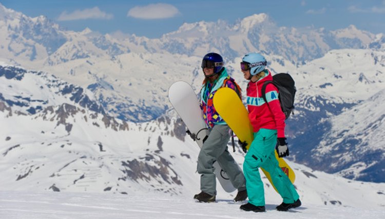 can you wear snowboard pants for skiing