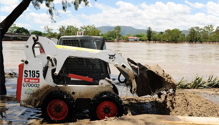 How to Operate a Bobcat | Career Trend