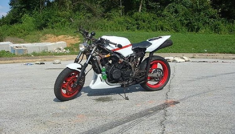vernk's 85 Honda vf700f interceptor....in the works