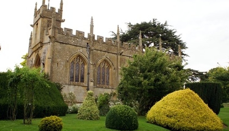 Many brick-and-mortar seminaries offer free online courses.