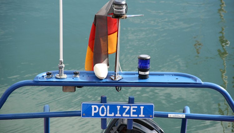 Becoming a member of the Bundengrenzschutz requires physical fitness.