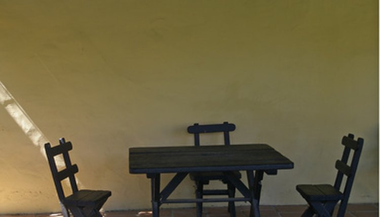 A small table represents the prisoner's frailty.