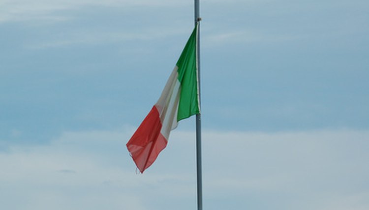 There are patriotic, financial, and international benefits to joining the Italian army.