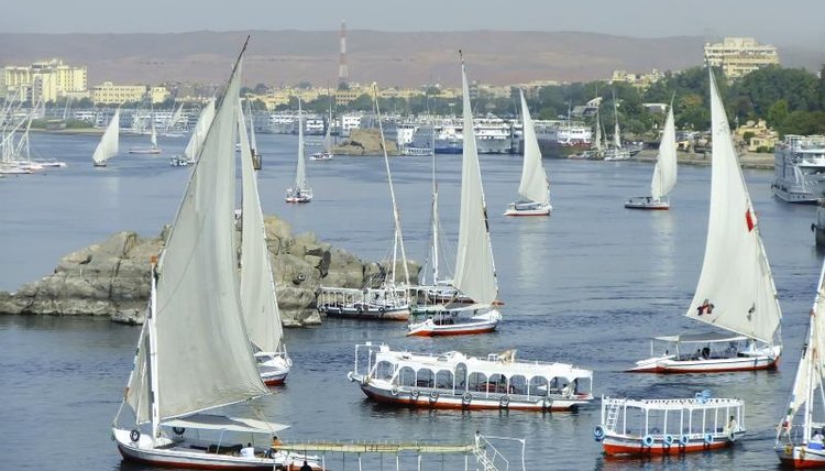 Boats transporting people across the Nile.