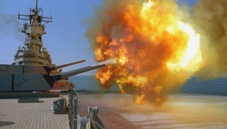 Battleship USS Wisconsin fires Mark 7 cannons during Operation Desert Storm at Iraqi military targets