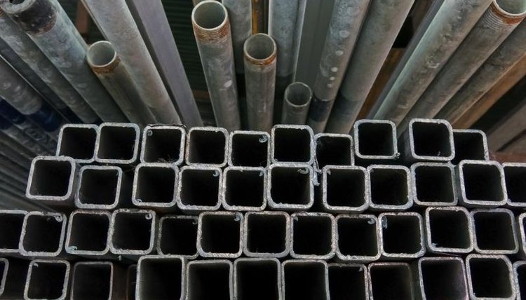 A stack of steel pipes of various sizes