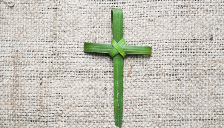 How to Make a Cross From a Palm Leaf | Synonym