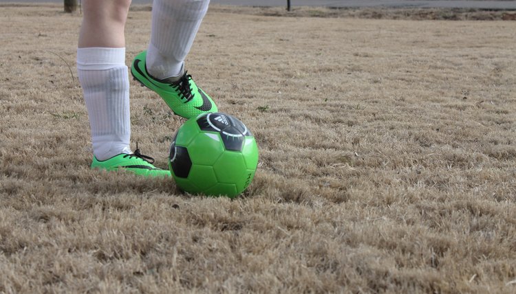 how-to-lock-your-ankle-in-soccer-sportsrec