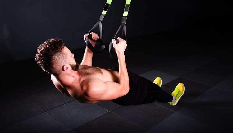 man using trx to do inverted row