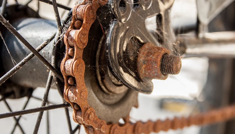 rusted chain on bike