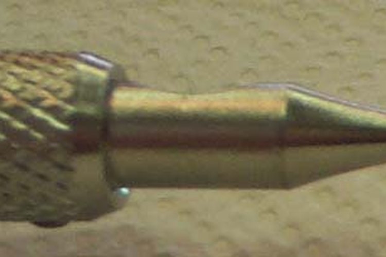 Una pistola para tatuar ajustada apropiadamente.