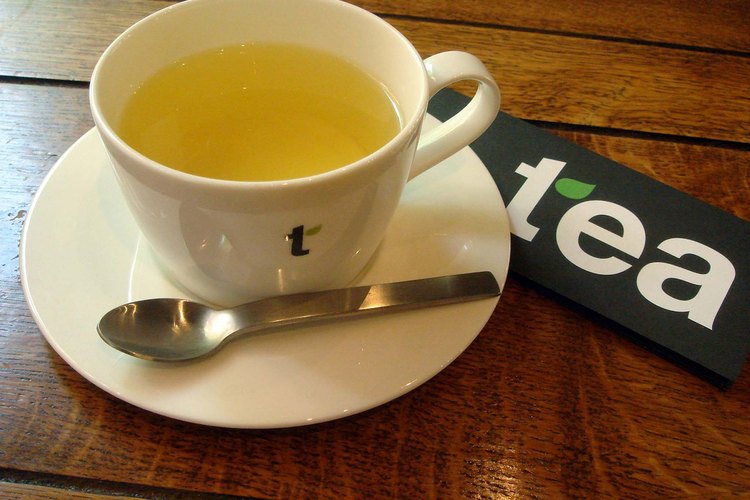 Un té de hierba puede ayudarte a aliviar los síntomas del hipotiroidismo.