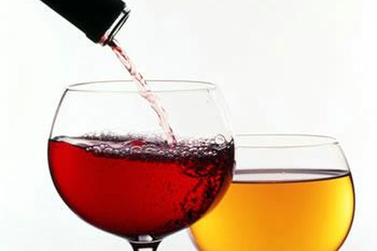 Cómo curarte de una resaca causada por el vino tinto.