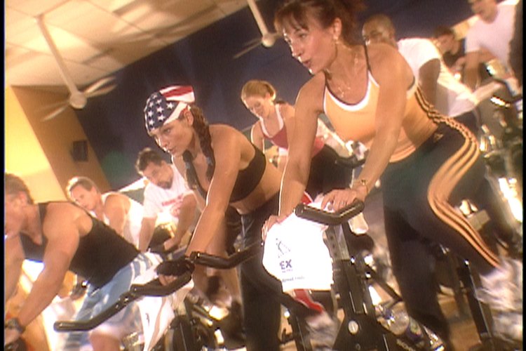 Los intervalos en las clases de spinning te ayudarán a quemar más calorías.