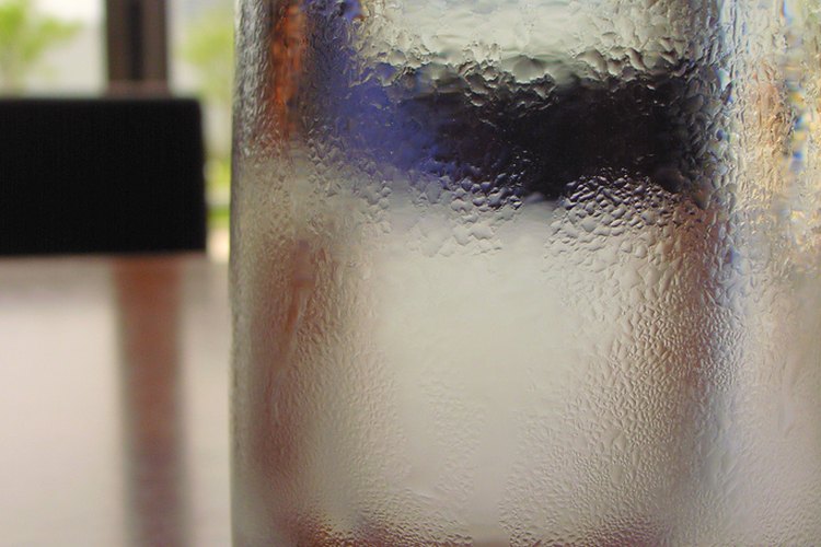 Salvo que reciban otras instrucciones por parte de sus proveedores de atención médica, los pacientes deben consumir sólo agua durante el período de ayuno antes de una prueba de sangre.