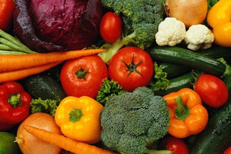 El consumo de vegetales y fibra pueden ayudarte a ablandar las heces.