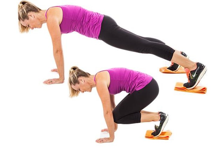 3. Carpadas de deslizamiento de rodilla (Sliding Knee Tucks)