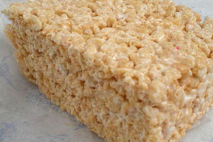 Cuadrados de cereal de arroz.