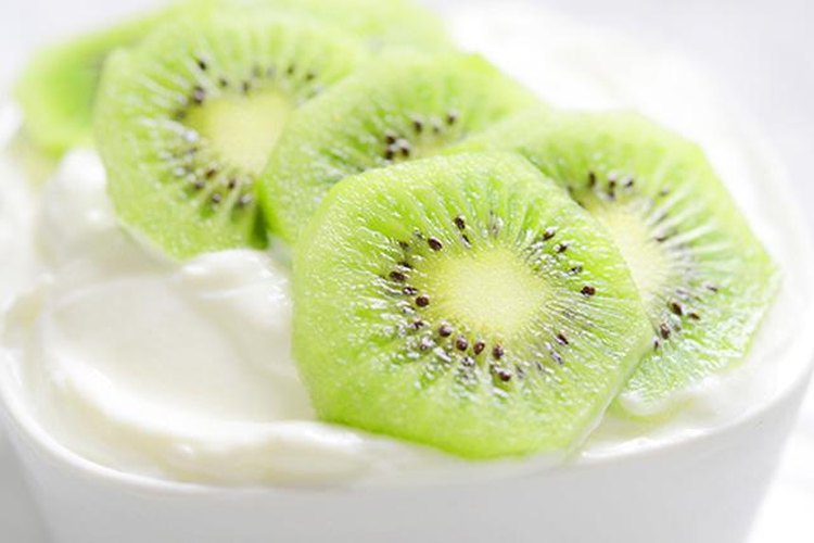Bol con kiwi y yogur.