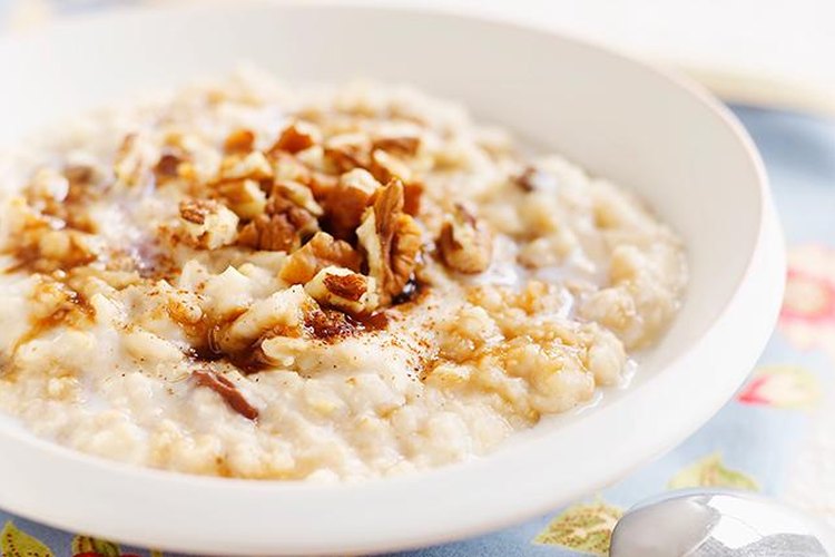 Un bol de avena cortada para el desayuno te saciará hasta el almuerzo.