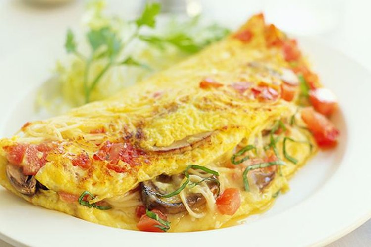 Omelet de hongos y tomate.