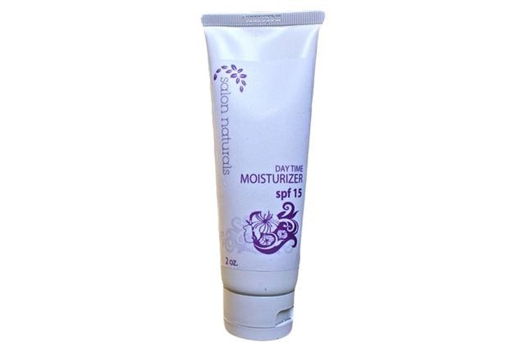 Salon Naturals Daily Moisturizer, SPF 15.